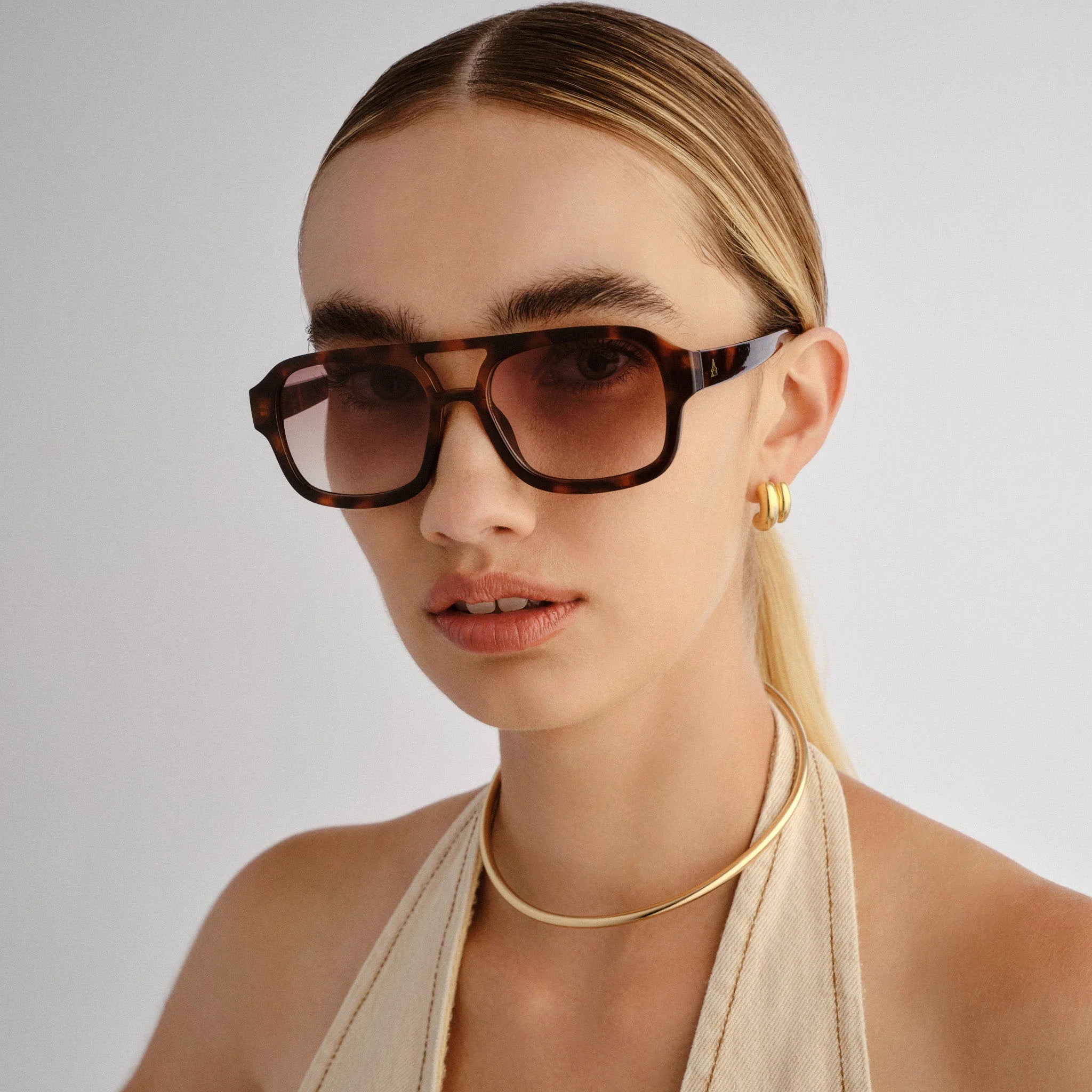 Aire Aquarius Sunglasses (Dark Tort/ Brown Grad) Secondary image