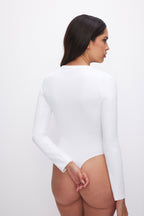 Good American The Sculpting Modern Long Sleeve Bodysuit (White001)