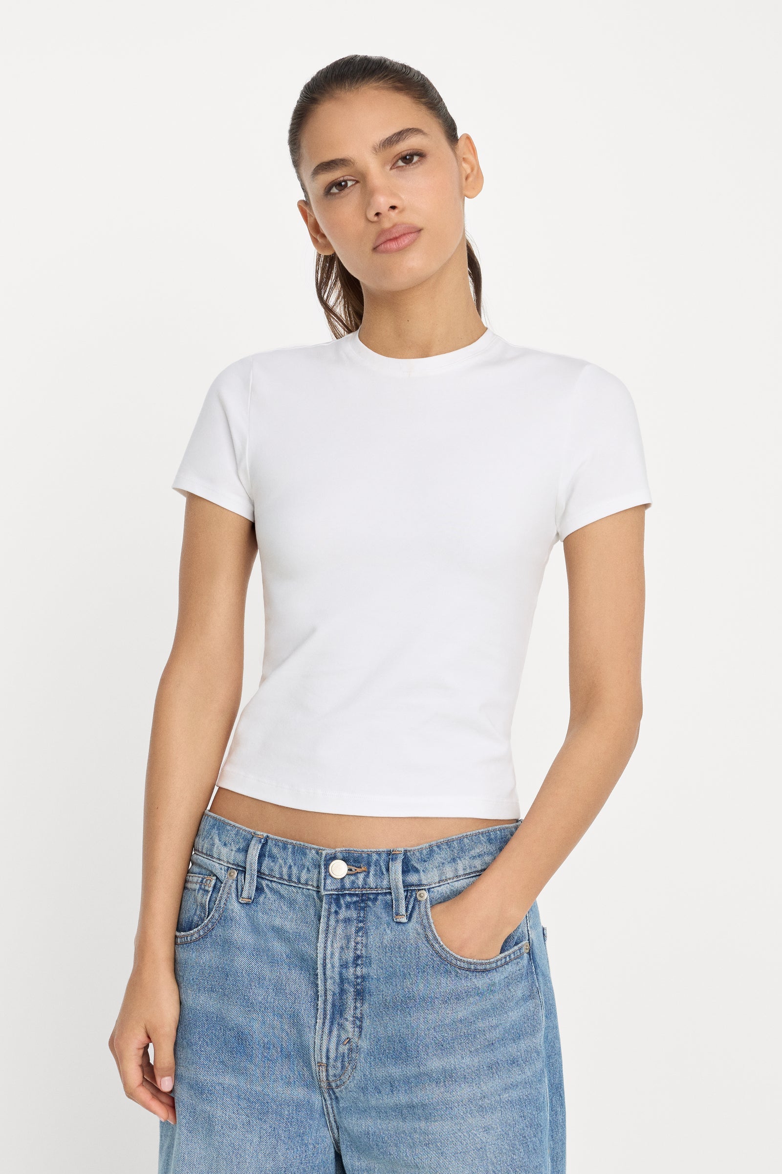 Good American Super Stretch Baby Tee (White 001) Main image