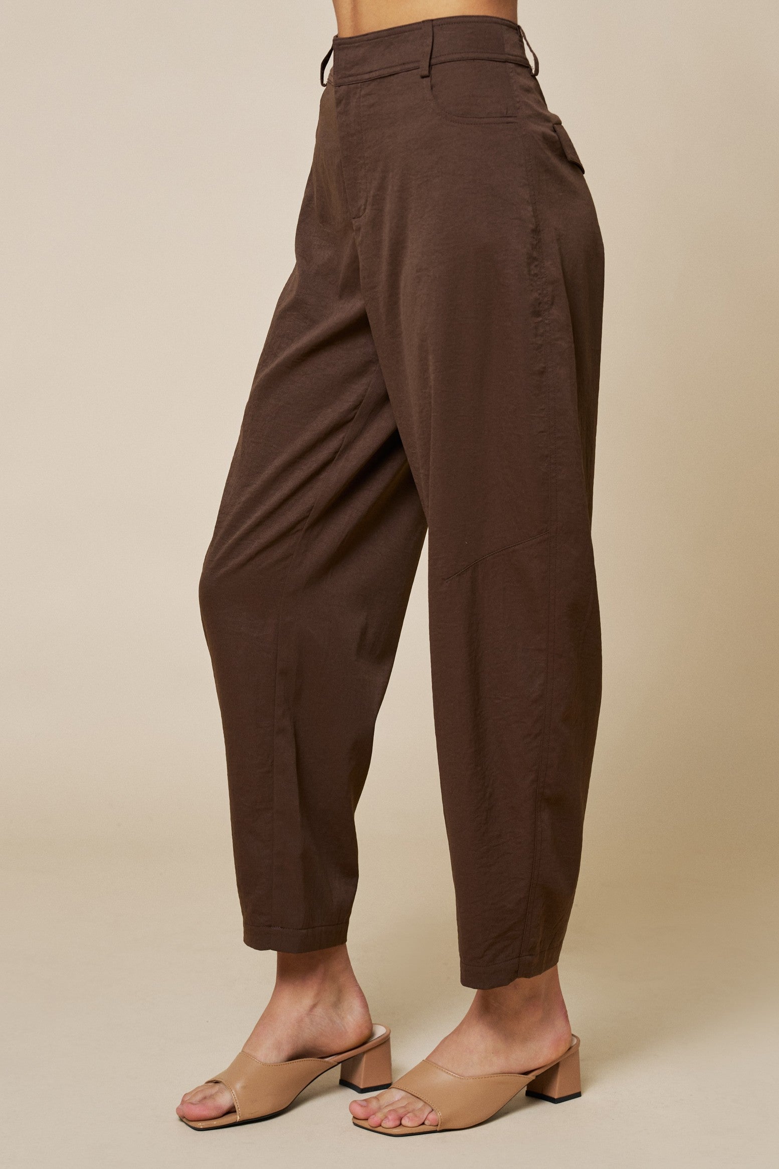 High Waist Taper Pants With Pockets (Brown)