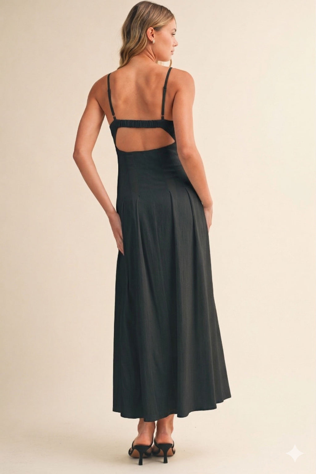 Dara Sweetheart Flare Midi Dress (Black)