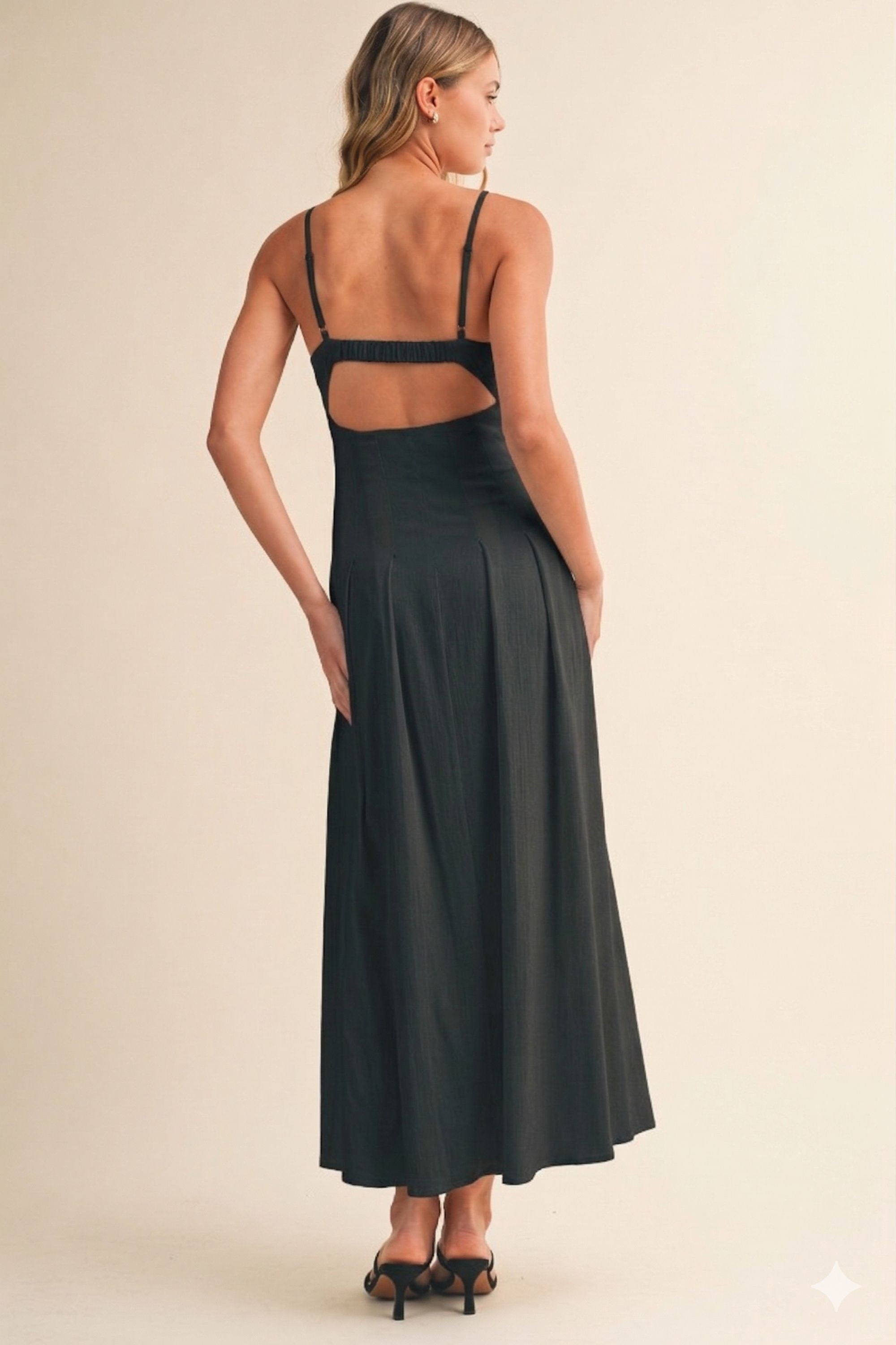 Dara Sweetheart Flare Midi Dress (Black)