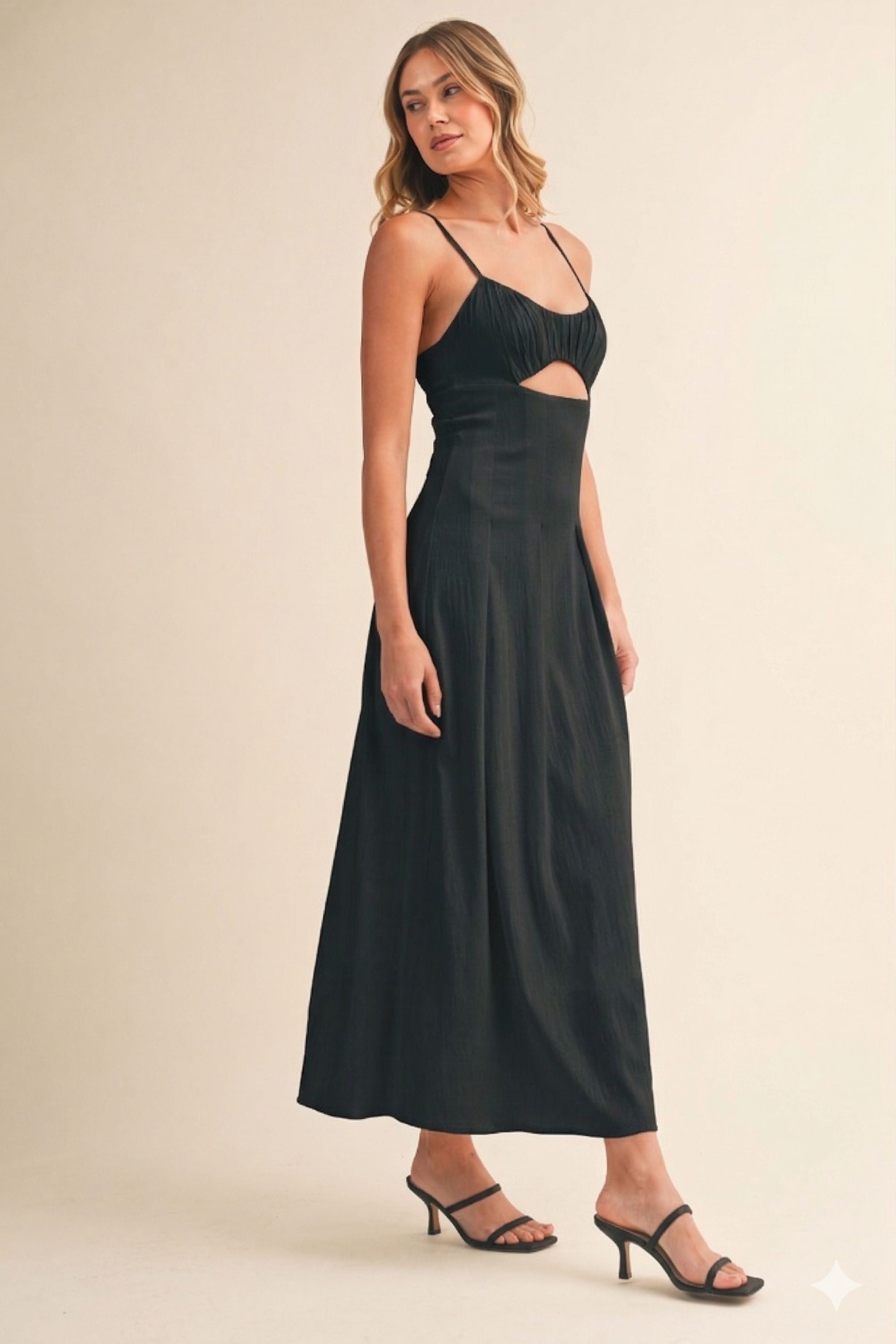 Dara Sweetheart Flare Midi Dress (Black)