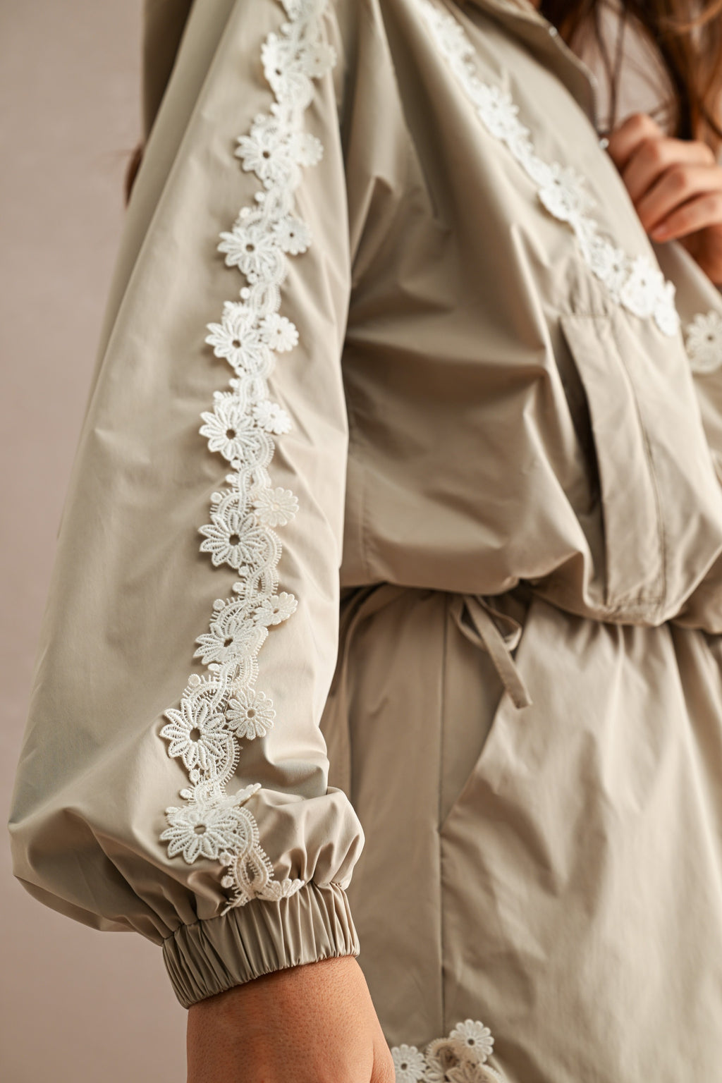 Hood Half Zip Up Lace Trim Windbreaker Jacket And Shorts Set