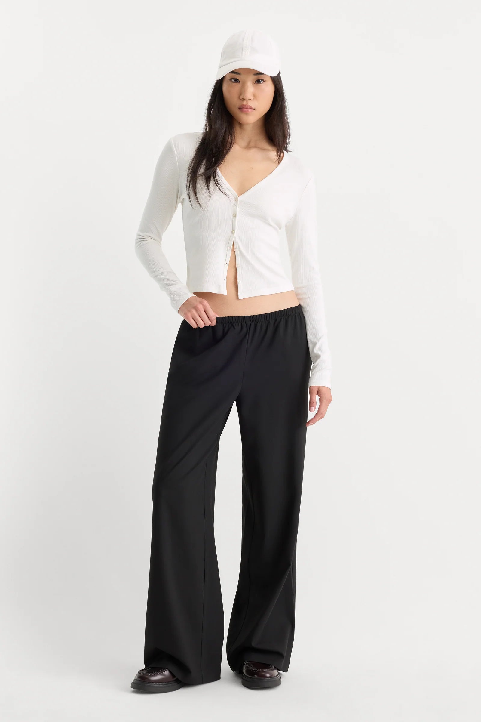 Good American The Rib V Neck Cardigan (Chalk)