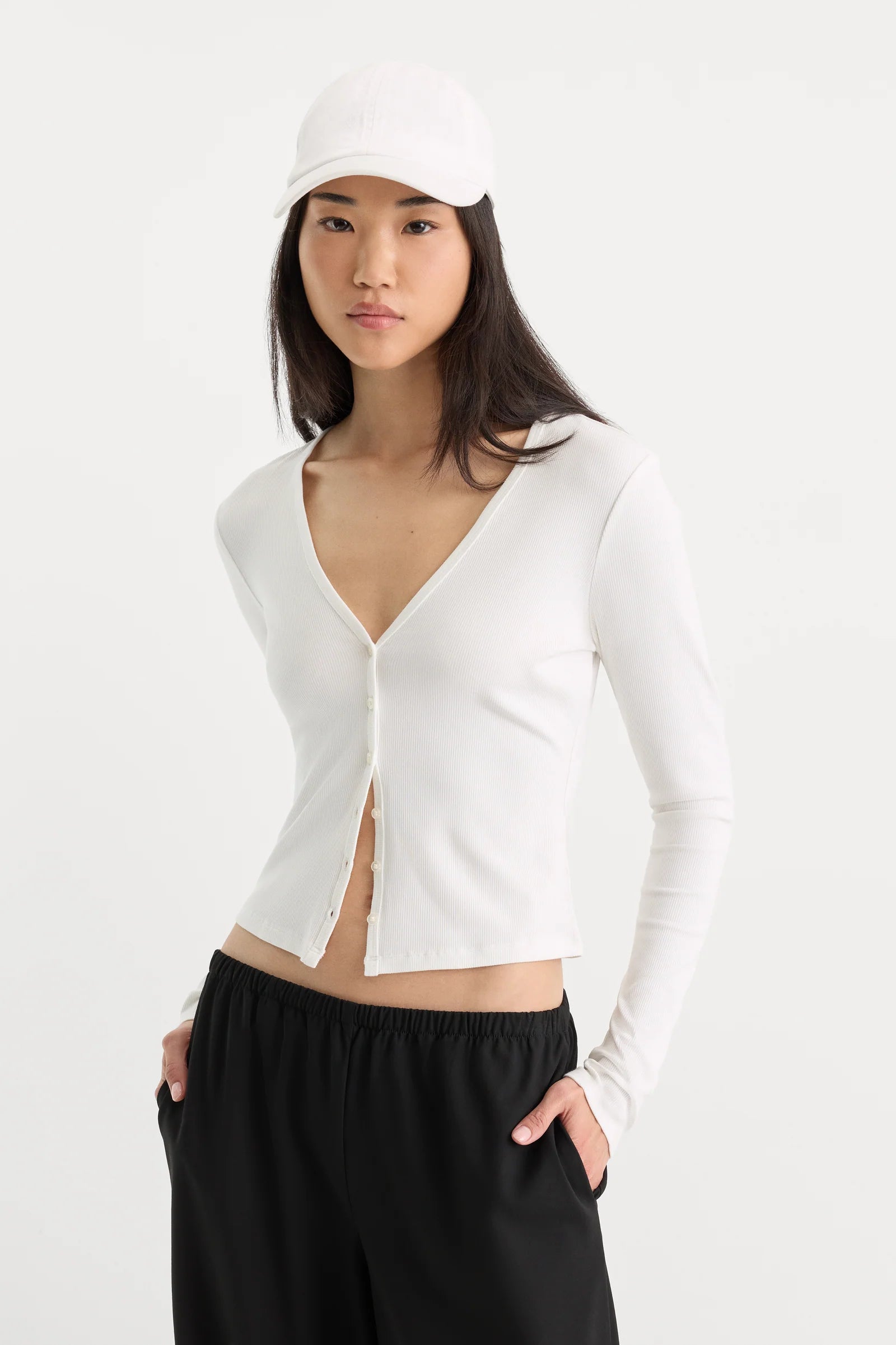 Good American The Rib V Neck Cardigan (Chalk)