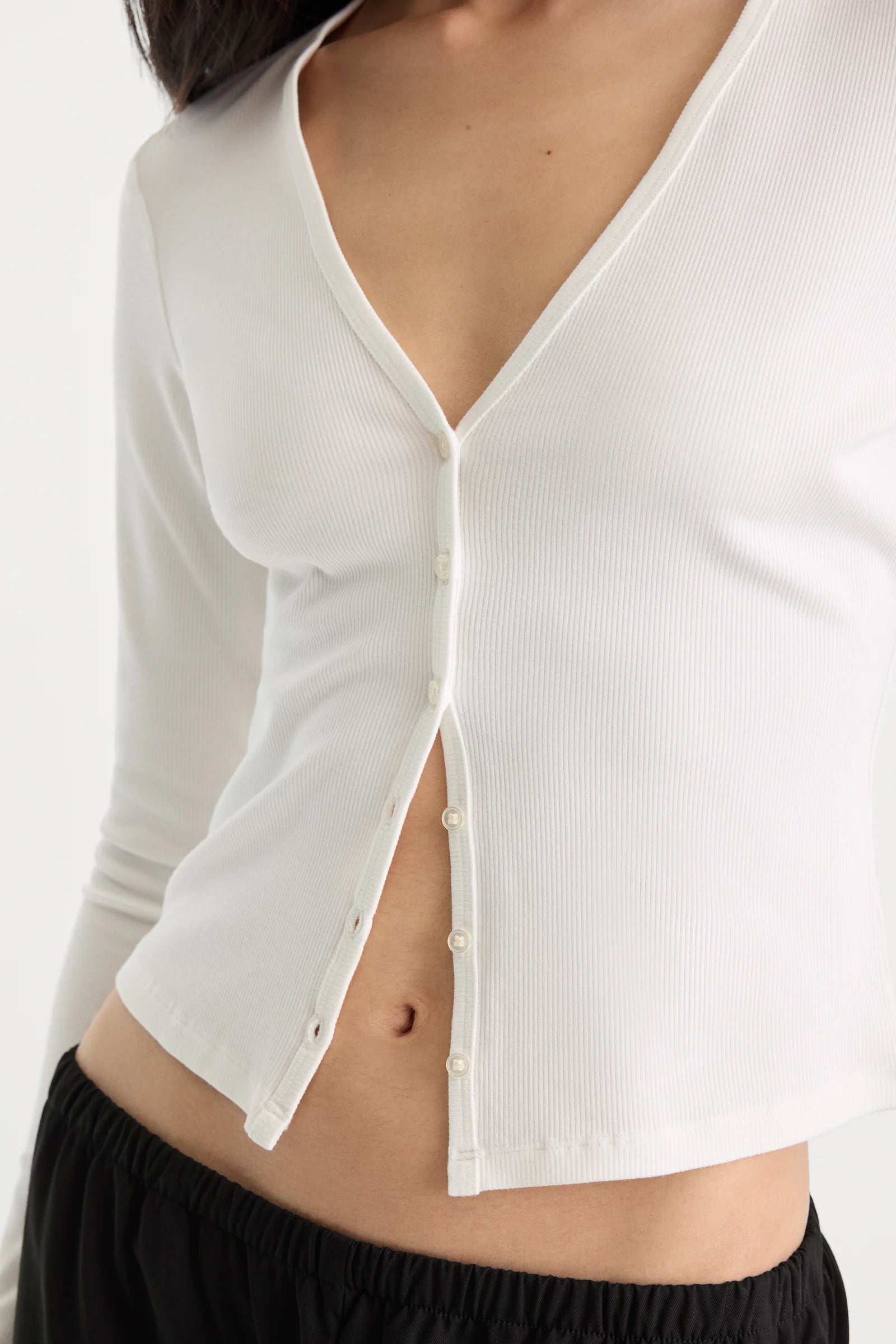 Good American The Rib V Neck Cardigan (Chalk)