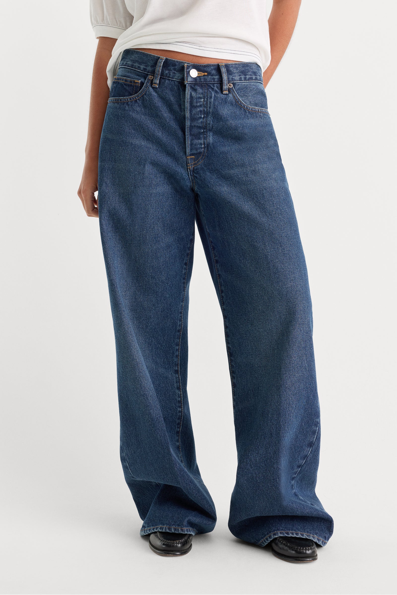Good American Vintage Low Slung Baggy Jeans Secondary image