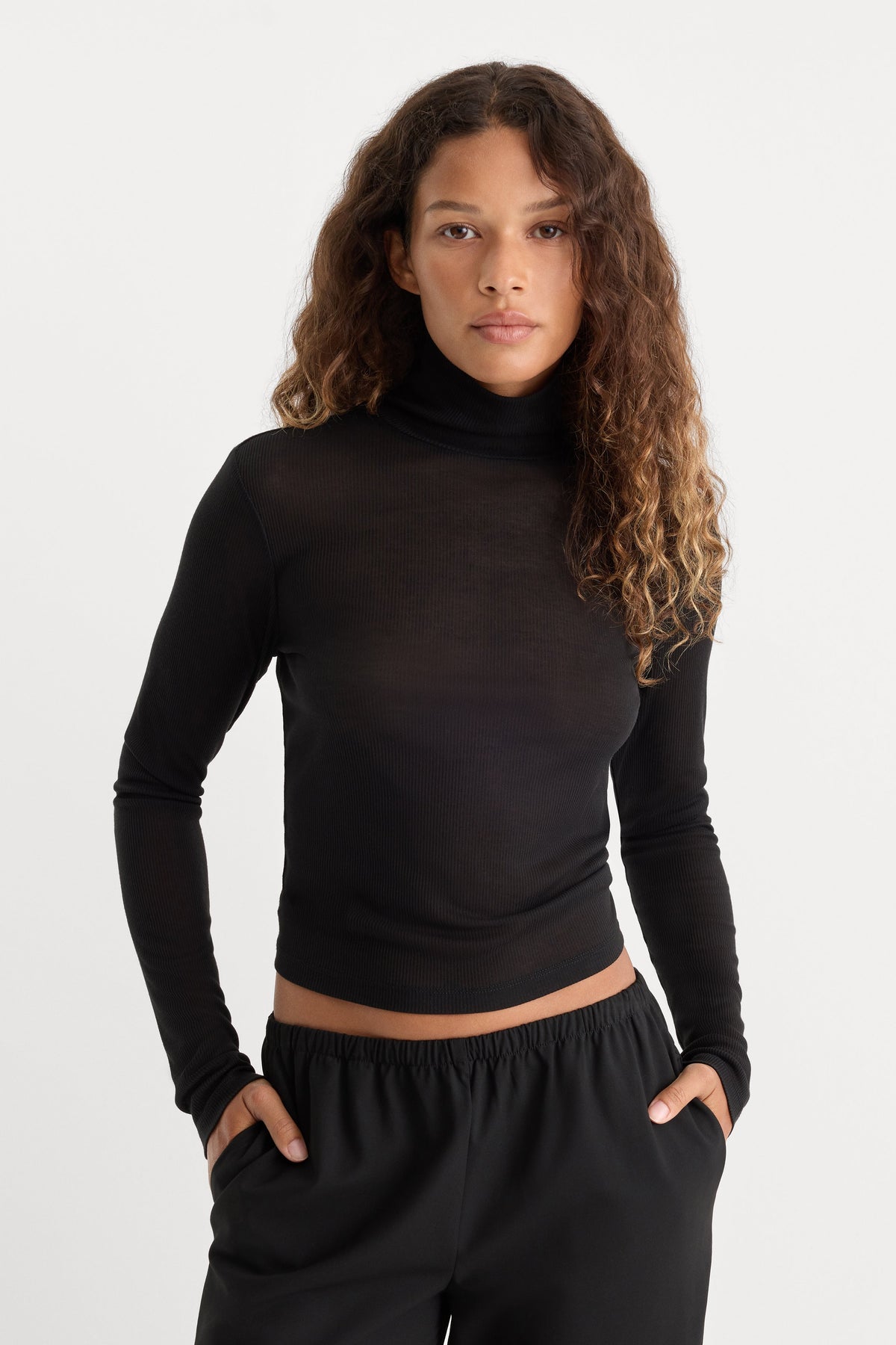 Good American The Sheer Rib Turtleneck (Black)