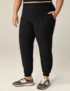 Beyond Yoga Spacedye™ Midi Jogger (Darkest Night)