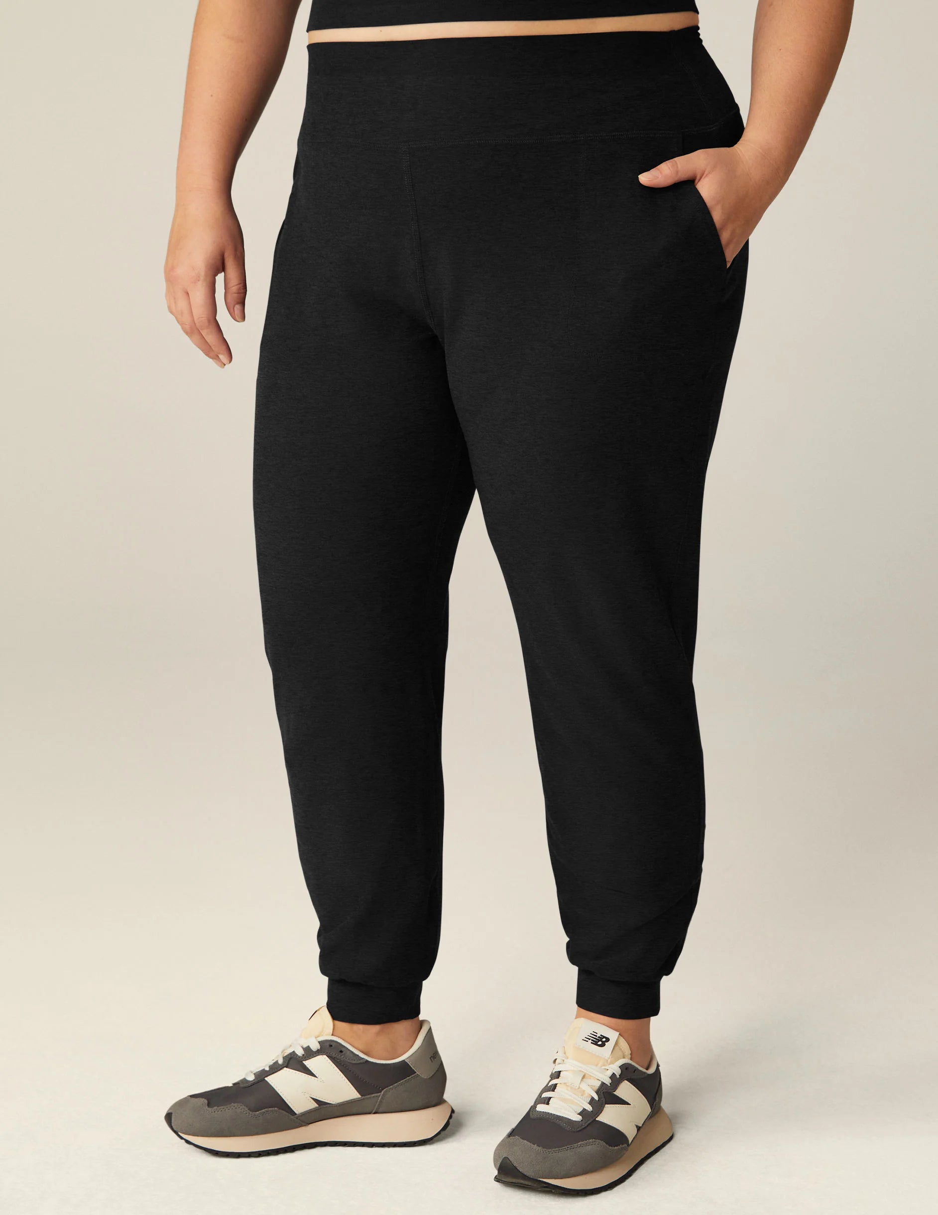 Beyond Yoga Spacedye™ Midi Jogger (Darkest Night)