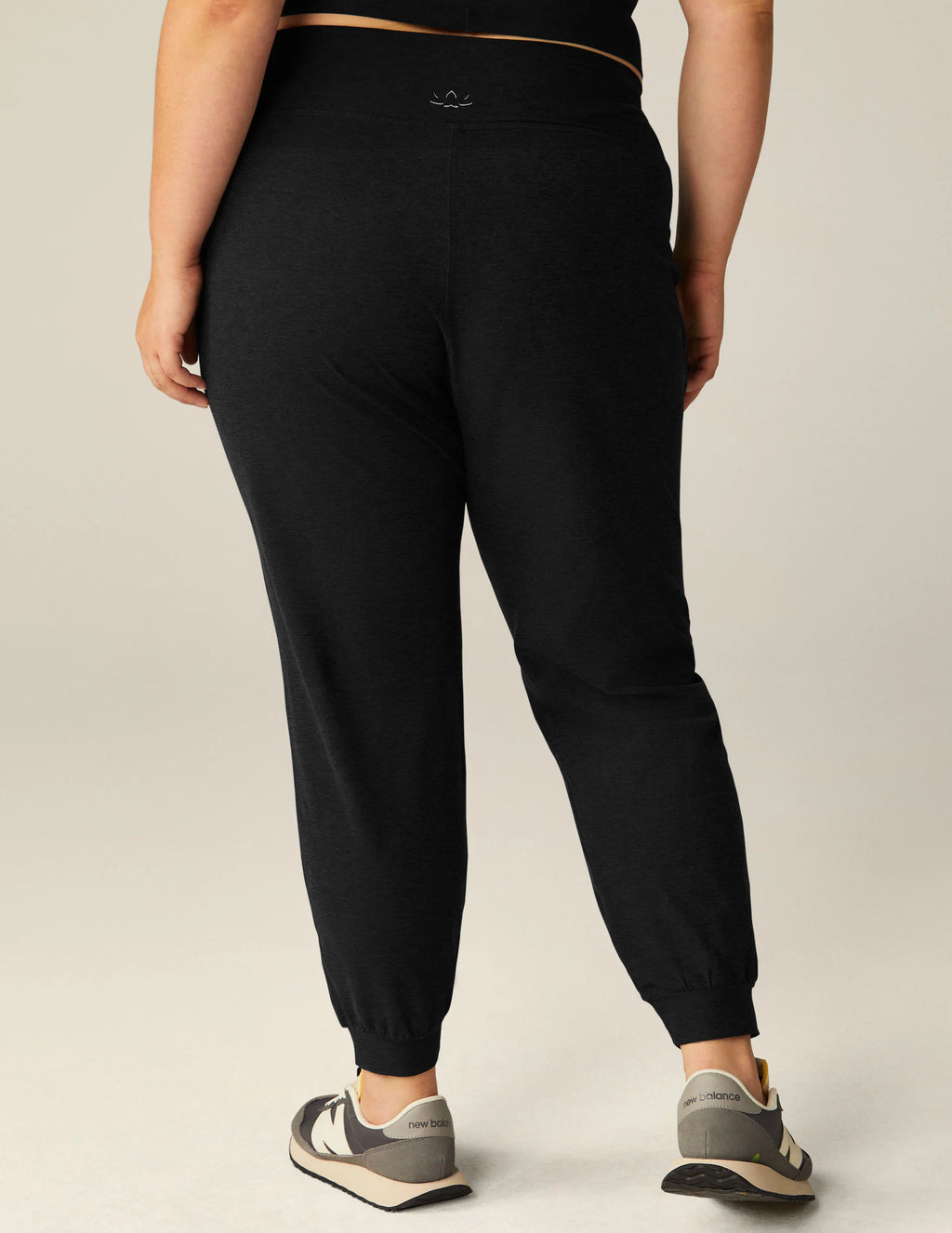Beyond Yoga Spacedye™ Midi Jogger (Darkest Night)