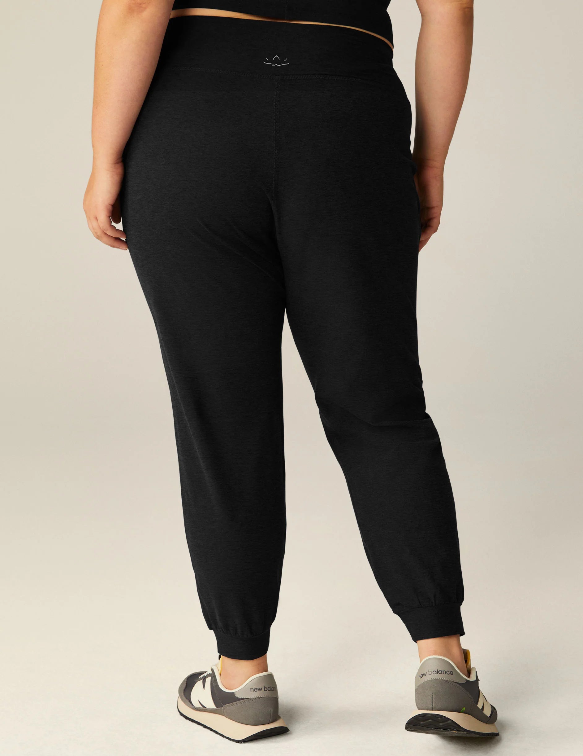 Beyond Yoga Spacedye™ Midi Jogger (Darkest Night)