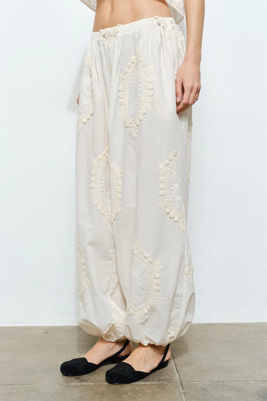Owen Cotton Eyelet Embroidered Balloon Jogger Pants (Natural)